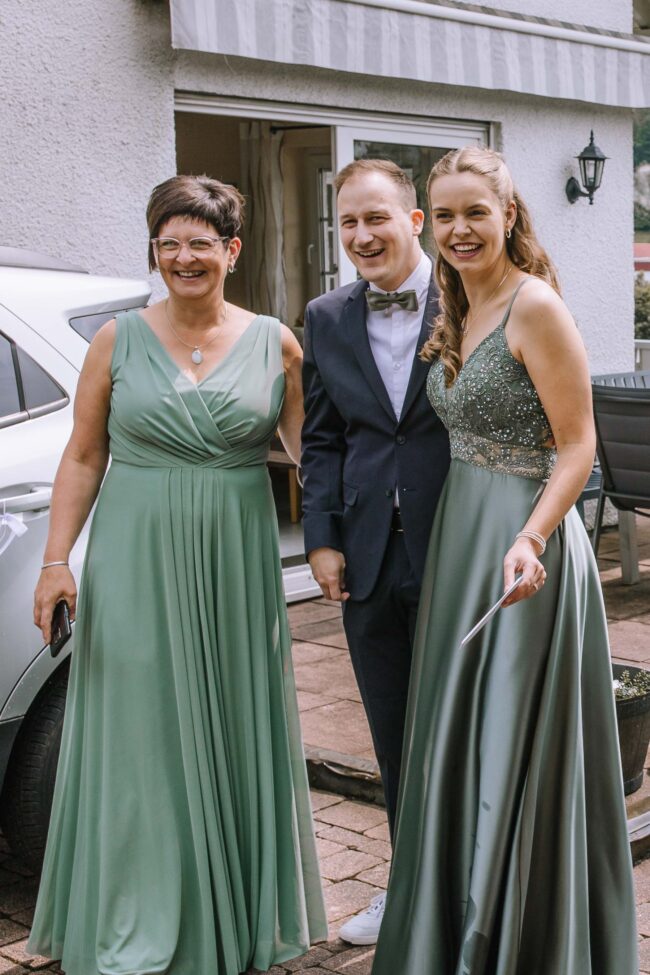 steinbergs wildewiese freie trauung hochzeitsfotografin sauerland skihuette hofolpe kirche st antonius hochzeitslocation nrw ruhrgebiet gut ahe friggen (47)