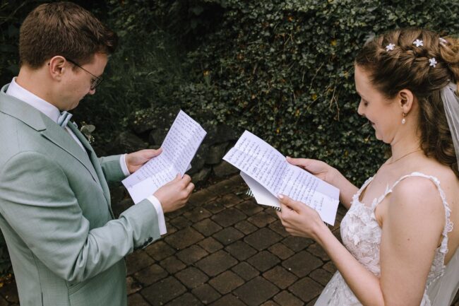steinbergs wildewiese freie trauung hochzeitsfotografin sauerland skihuette hofolpe kirche st antonius hochzeitslocation nrw ruhrgebiet gut ahe friggen (69)