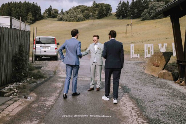 steinbergs wildewiese freie trauung hochzeitsfotografin sauerland skihuette hofolpe kirche st antonius hochzeitslocation nrw ruhrgebiet gut ahe friggen (795)