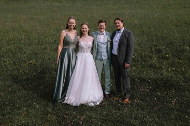 steinbergs wildewiese freie trauung hochzeitsfotografin sauerland skihuette hofolpe kirche st antonius hochzeitslocation nrw ruhrgebiet gut ahe friggen (802)