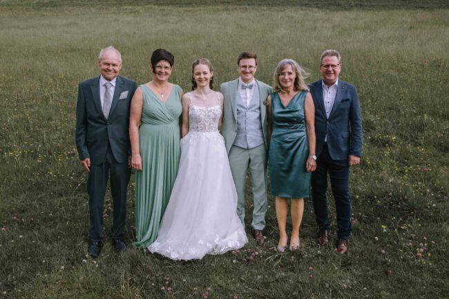 steinbergs wildewiese freie trauung hochzeitsfotografin sauerland skihuette hofolpe kirche st antonius hochzeitslocation nrw ruhrgebiet gut ahe friggen (805)