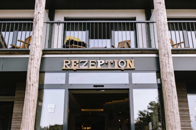 steinbergs wildewiese freie trauung hochzeitsfotografin sauerland skihuette hofolpe kirche st antonius hochzeitslocation nrw ruhrgebiet gut ahe friggen (890)