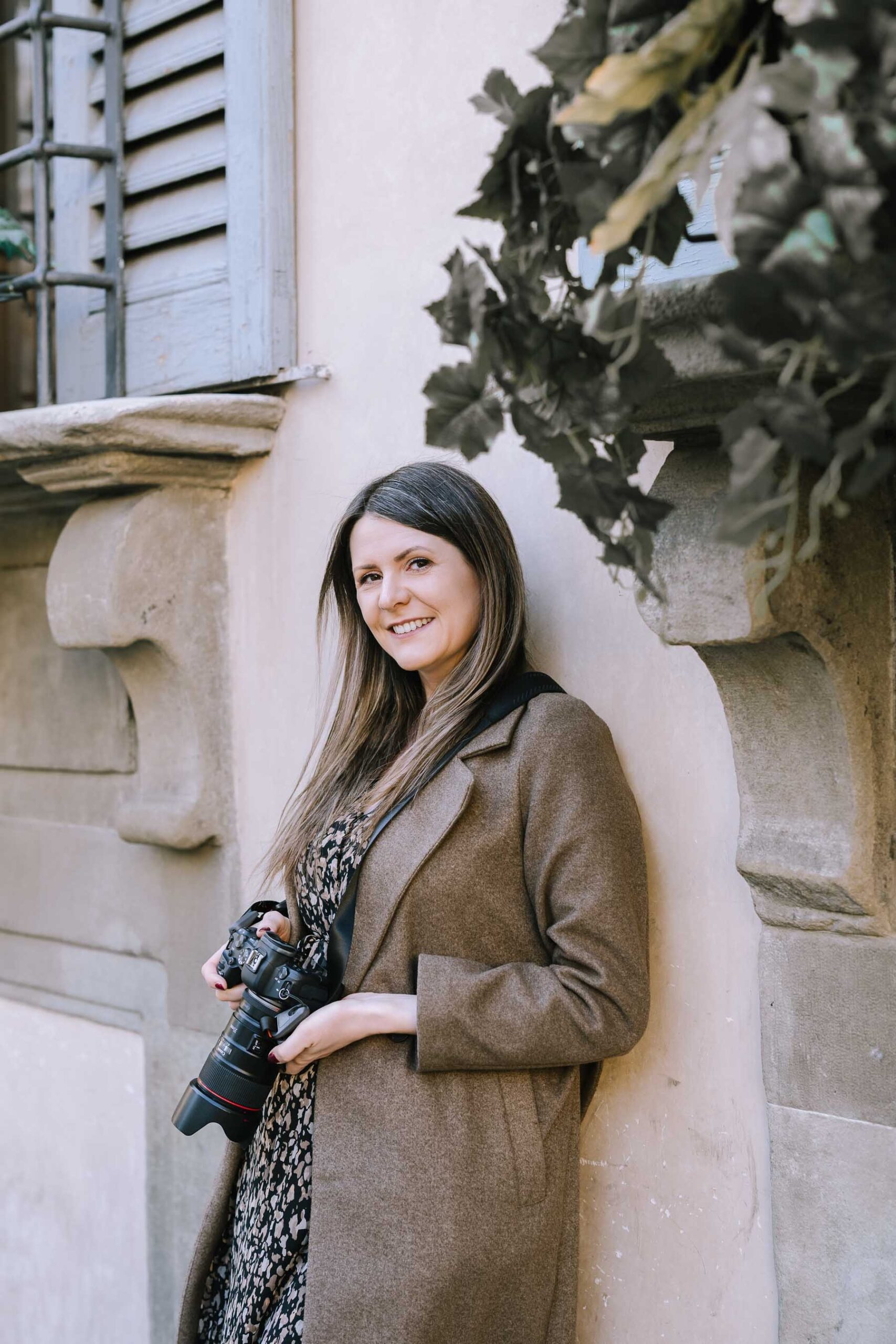 Frau in FLorenz mit Kamera in der Hand
