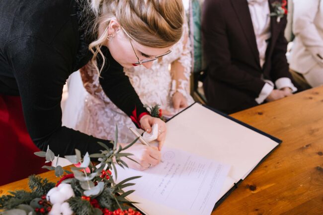 Brennerei rönsahl kierspe hochzeitslocation nrw sauerland hochzeitsfotografin meinerzhagen winterhochzeit weihnachtshochzeit (519)